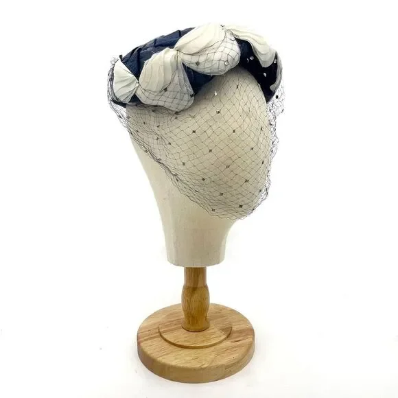 Vintage 1950s Pillbox Hat Navy Straw With White Rose Petals Mesh Veil Rhinestone - Picture 4 of 16